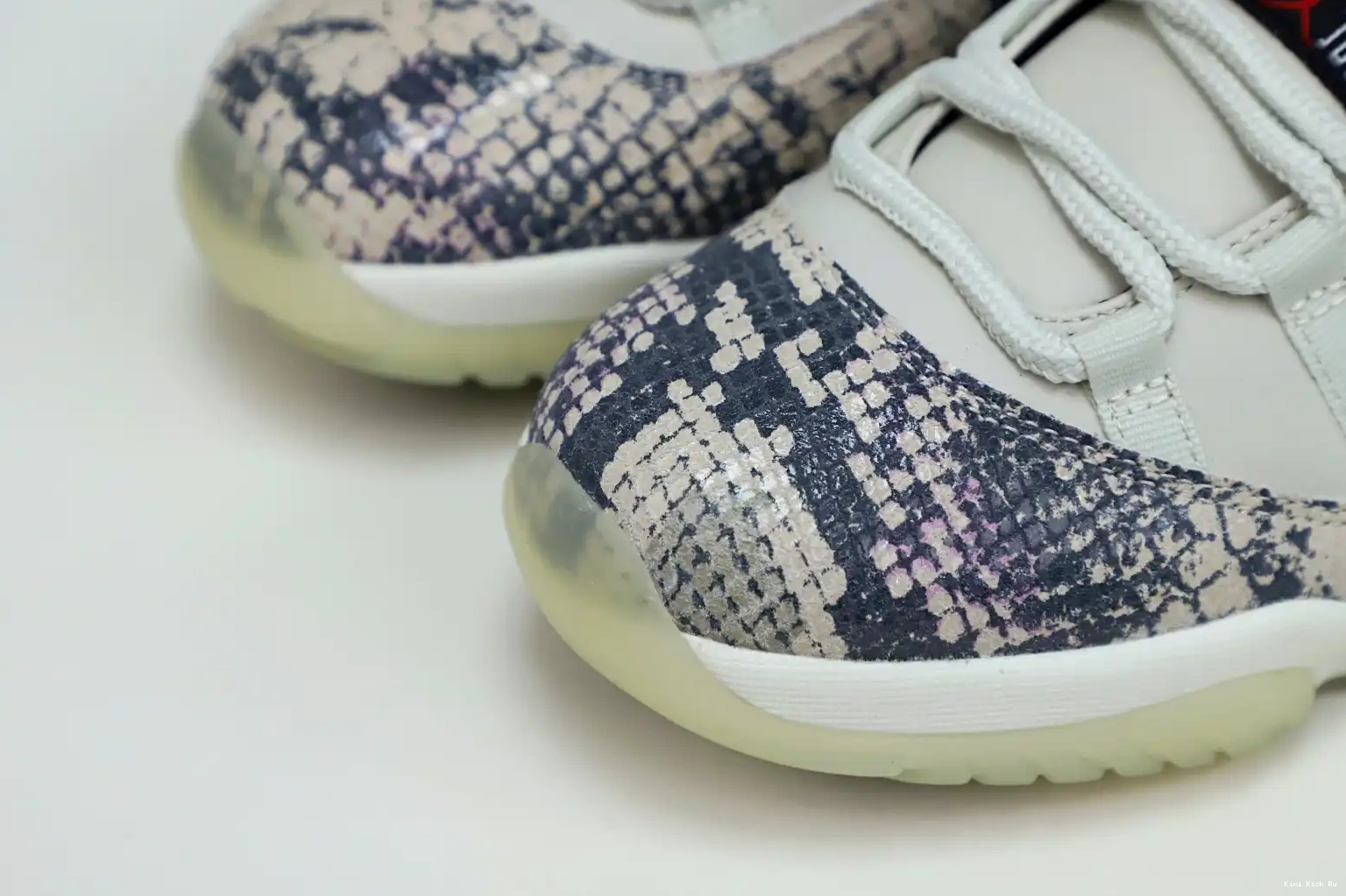 AIR 11 JORDAN LIGHT LOW SNAKESKIN Kimikick BONE 0720